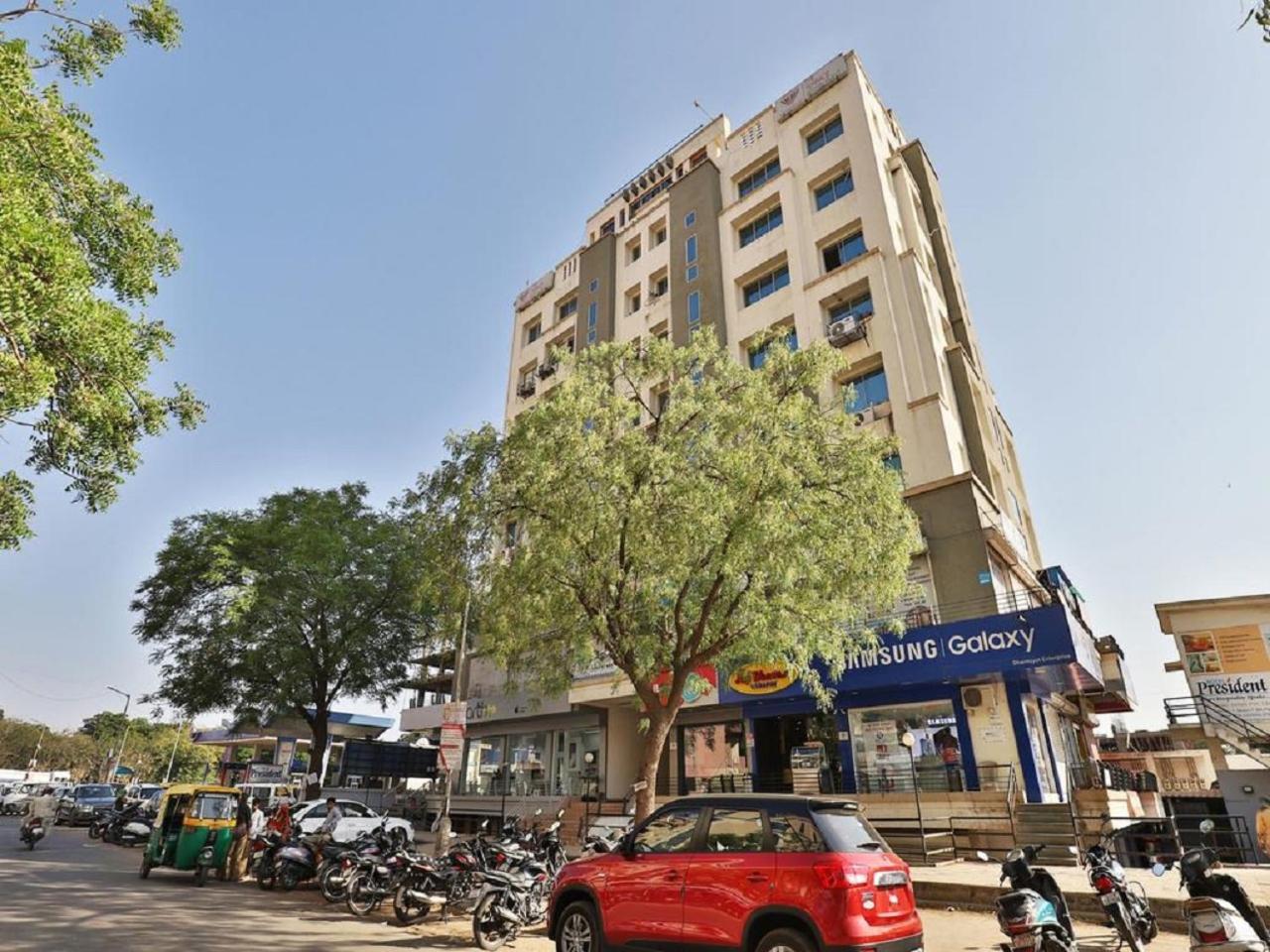 Hotel President Inn By Sky Stays Gandhinagar Exterior photo